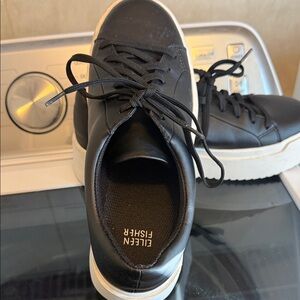 Eileen Fisher Men's Black and White Sneakers